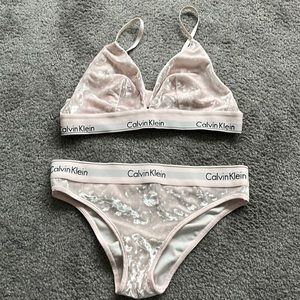 Calvin Klein lingerie set